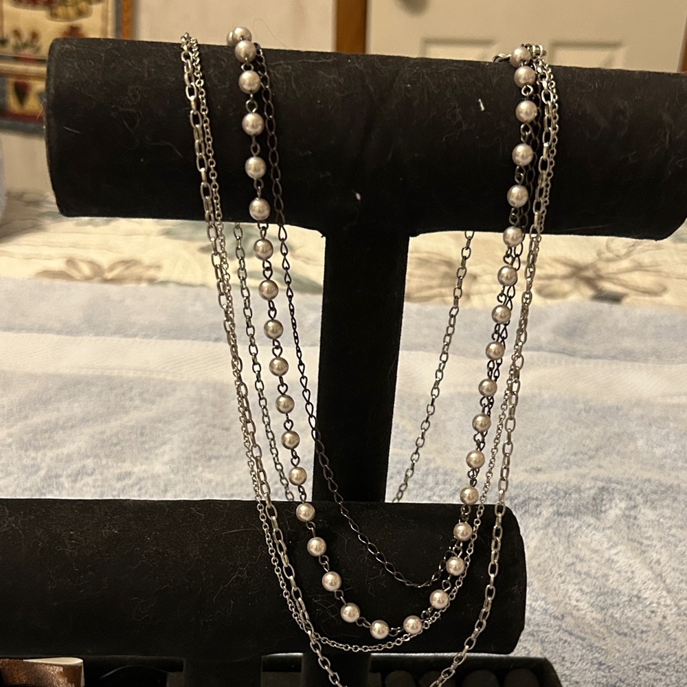 Chic Silver Pearl Necklace